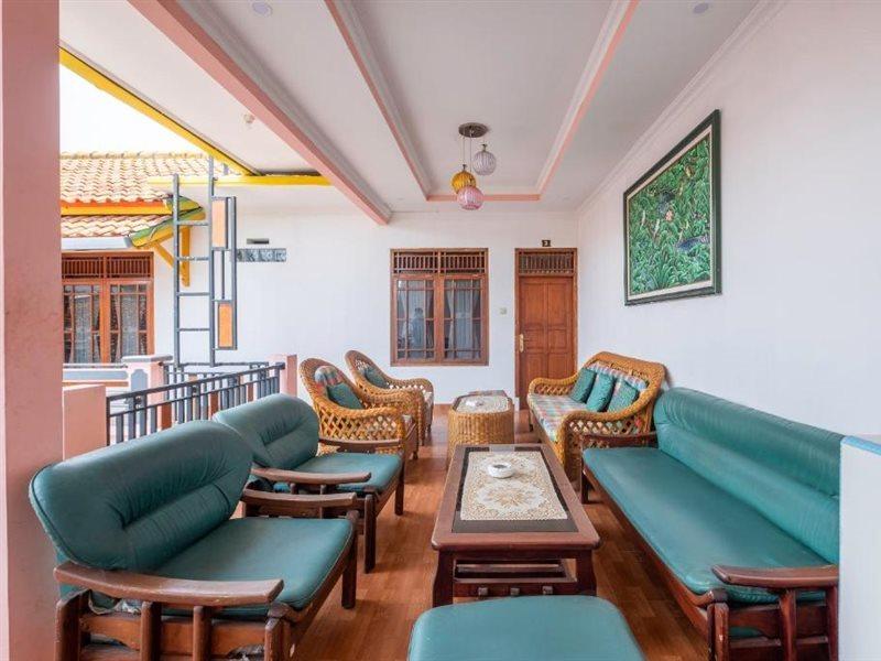 Capital O 1541 Puri Cikole Asri Hotel Lembang Eksteriør billede