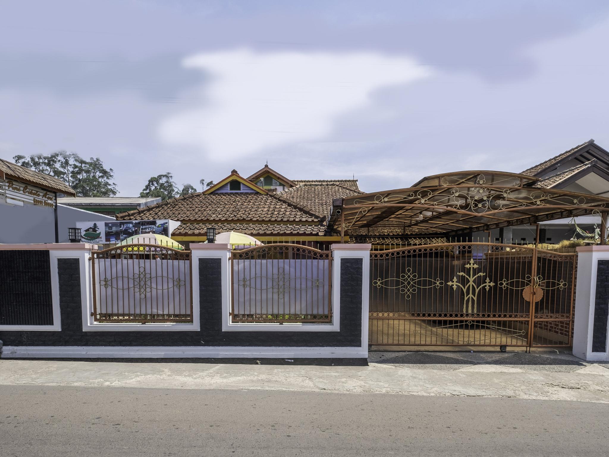 Capital O 1541 Puri Cikole Asri Hotel Lembang Eksteriør billede