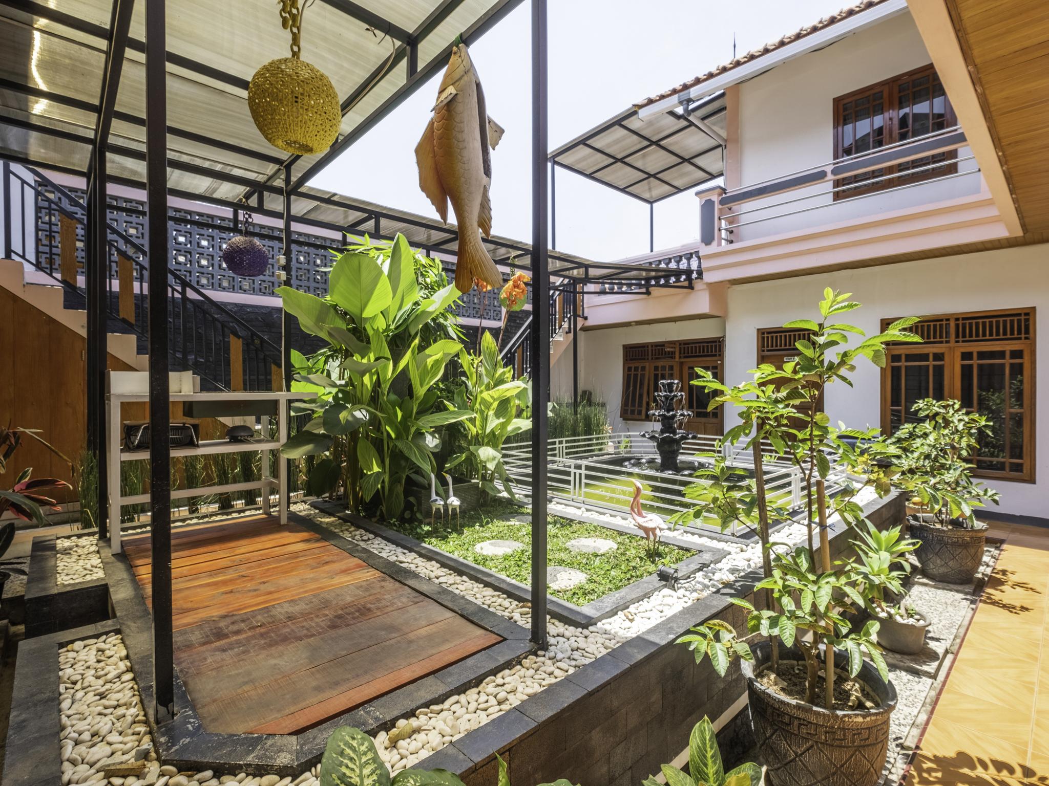 Capital O 1541 Puri Cikole Asri Hotel Lembang Eksteriør billede